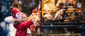 child at market. Bath Christmas 2021. toghill House Farm. Bath, Wiltshire. - Bed and Breakfast near Bath