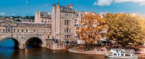River Avon and Putney Bridge, Bath in Autumn with orange and green leafed trees. Things to do in Bath in November. Toghill House Farm. - Bed and Breakfast near Bath